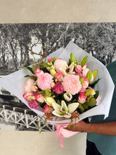 Load image into Gallery viewer, La Vie En Rose - Florist Choice
