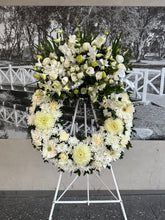 Load image into Gallery viewer, Sympathy Wreath
