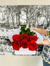 Load image into Gallery viewer, 6 red rose box
