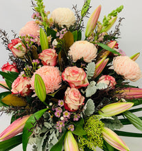 Load image into Gallery viewer, La Vie En Rose - Florist Choice
