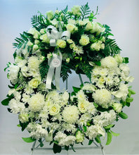 Load image into Gallery viewer, Sympathy Wreath
